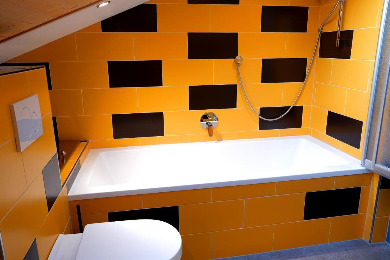 Apartamento 100qm - super Lage - Südterrasse - riesige Küche Naturns Exterior foto
