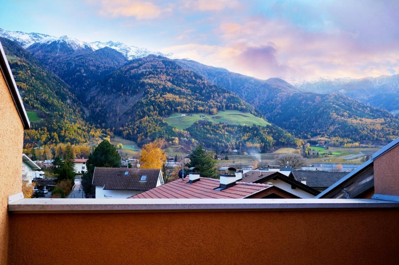 Apartamento 100qm - super Lage - Südterrasse - riesige Küche Naturns Exterior foto