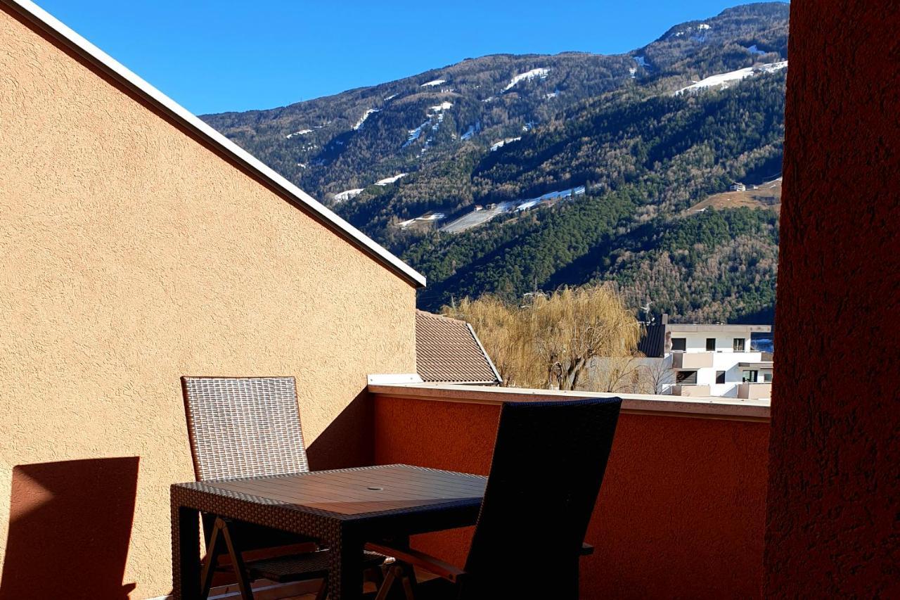 Apartamento 100qm - super Lage - Südterrasse - riesige Küche Naturns Exterior foto