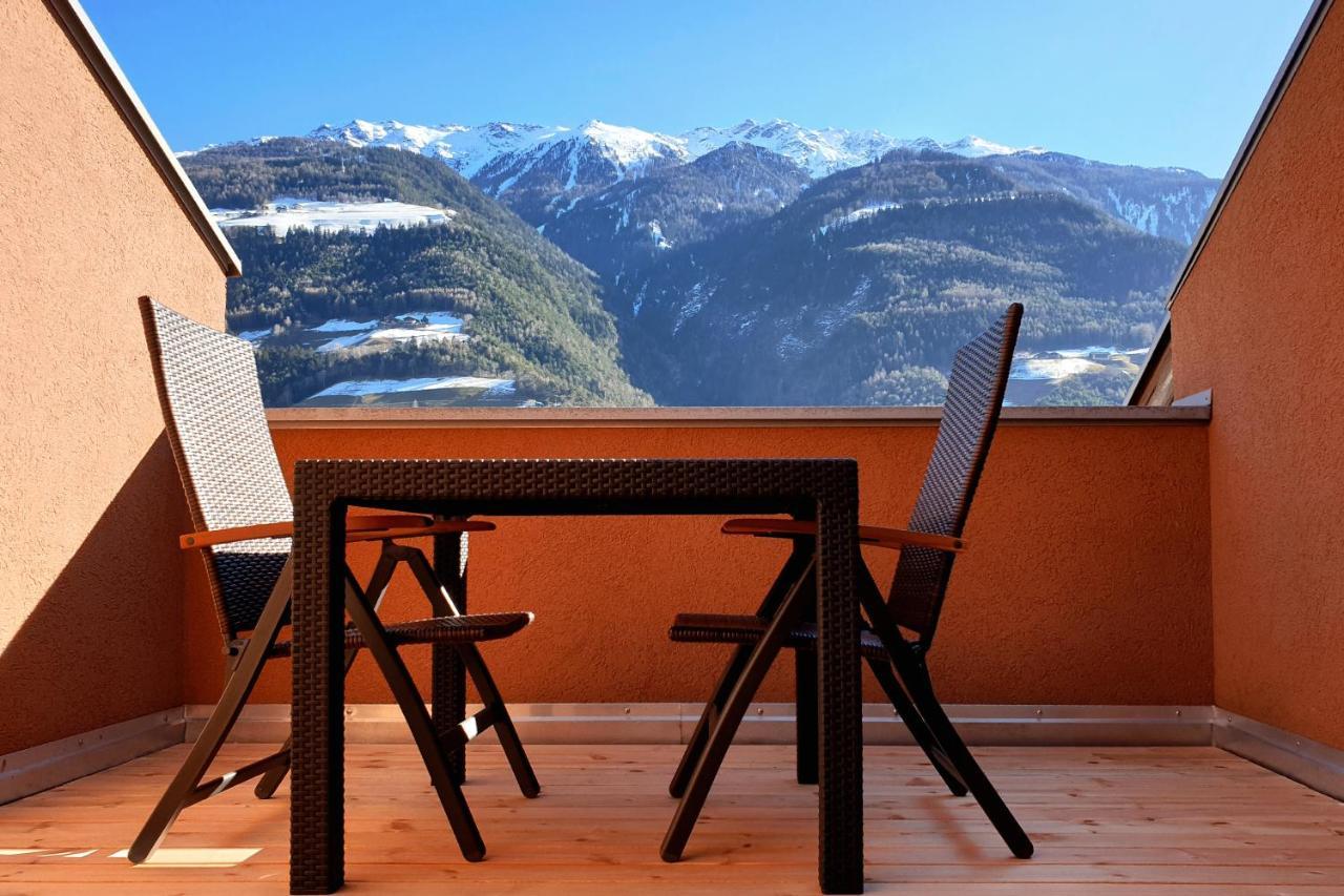 Apartamento 100qm - super Lage - Südterrasse - riesige Küche Naturns Exterior foto